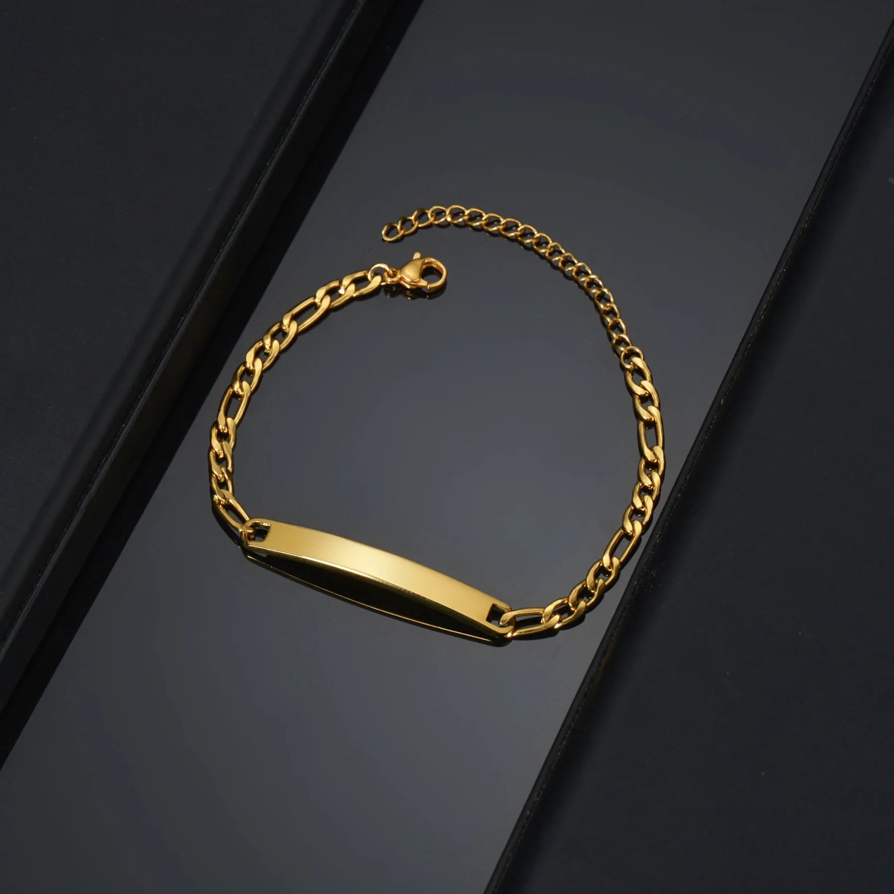 Akizoom Punk Engrave Name Custom Bracelets Gold Color Stainless Steel Thick Hand Chain Customized Couple Men Women Jewelry Gift Vera Lux