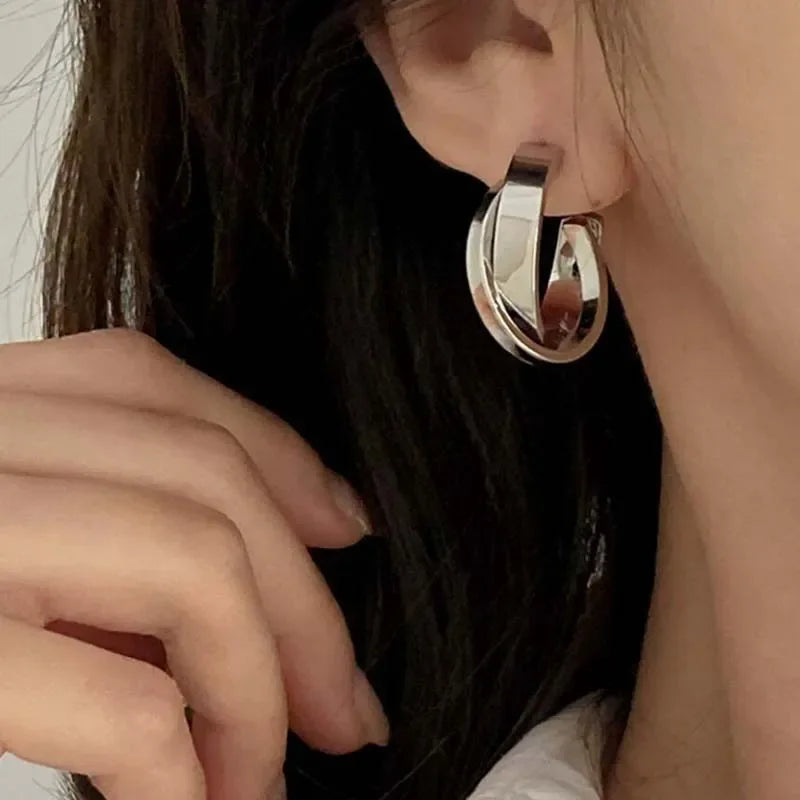 Gold Color Twisted Metal Hoop Earrings Punk Silver Color Geometric Circular Hoop Earrings Simple Design Y2K Fashion Jewelry Vera Lux