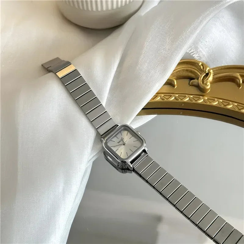 New Brand Steel Band Square Quartz Watch Retro Minimalist Temperament Small Dial Watch Female Student Wristwatch Dropshipping Vera Lux