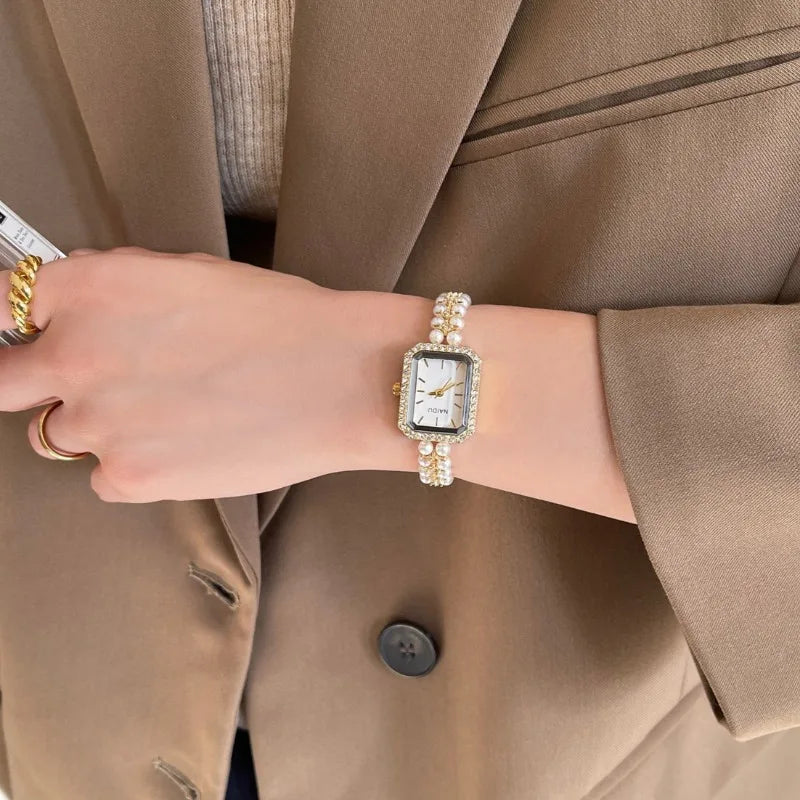 Luxury Women Bracelet Watch Fashion Small Square Dial Ladies Vintage Shell Pearls Chain Quartz Wristwatch Female Clock Wholesale Vera Lux