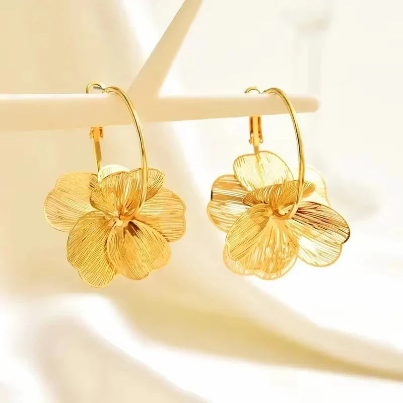 Exquisite Butterfly Flower Pendant Earrings Golden Vintage Earring Fashion Wedding Party Jewelry Accessories Vera Lux