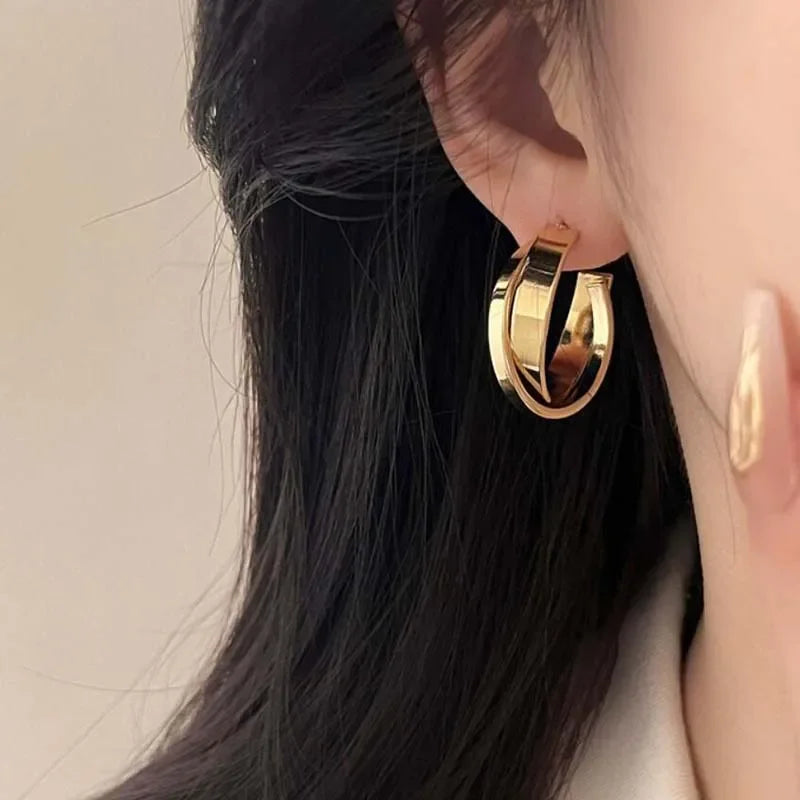 Gold Color Twisted Metal Hoop Earrings Punk Silver Color Geometric Circular Hoop Earrings Simple Design Y2K Fashion Jewelry Vera Lux