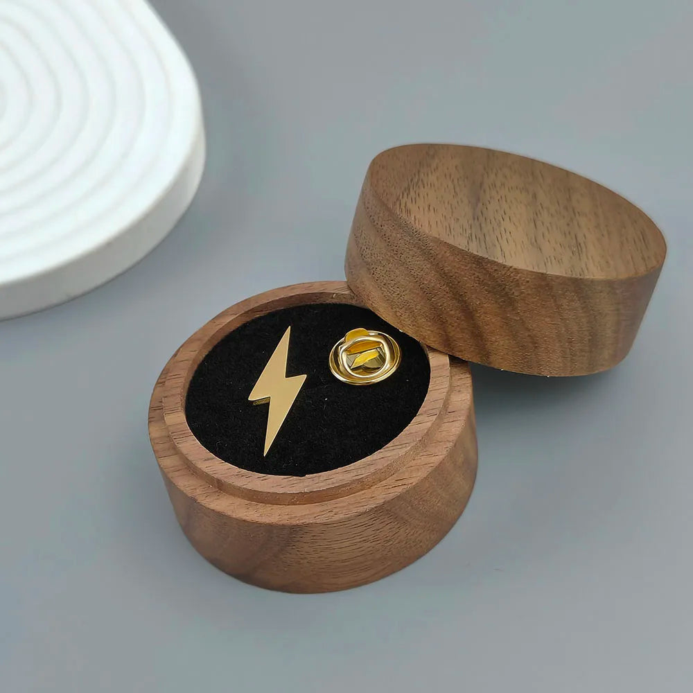 Creative lightning shape stainless steel brooch, waterproof and non-fading badge set, suit lapel pin, wedding party wearing Vera Lux