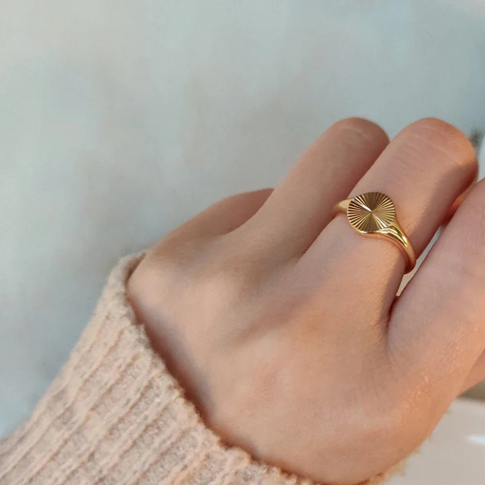 High Quality Wave Rings for Women Minimalist Dainty Rays Texture Circle Ring Stainless Steel Signet Chunky Dome Ring Jewelry Vera Lux