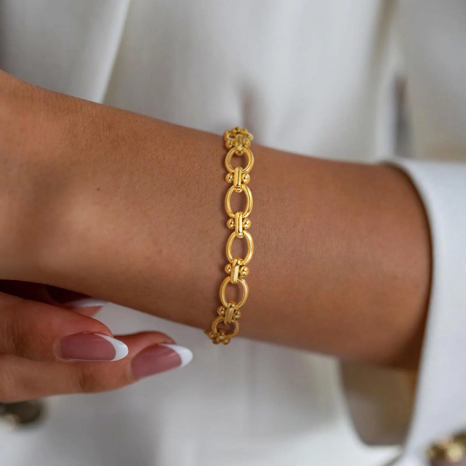 Statement Stainless Steel Chain Bracelet for Women, Vintage 18k Gold Plated Elegant Jewerlry Vera Lux