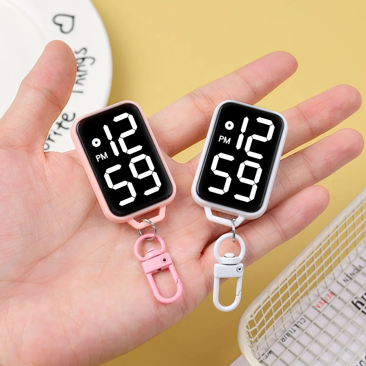 1PC LED Keychain Pocket Watch Digital Display Electronic Watch Student Backpacks Keys Pendant Cartoon Small Hanging Watch Gift Vera Lux