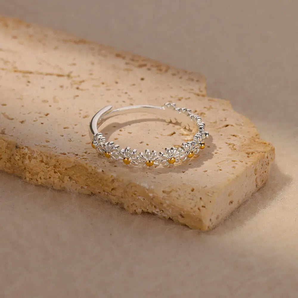 Vintage Daisy Rings For Women Cute Flower Ring Adjustable Open Cuff Wedding Engagement Rings Female Jewelry Bague Vera Lux