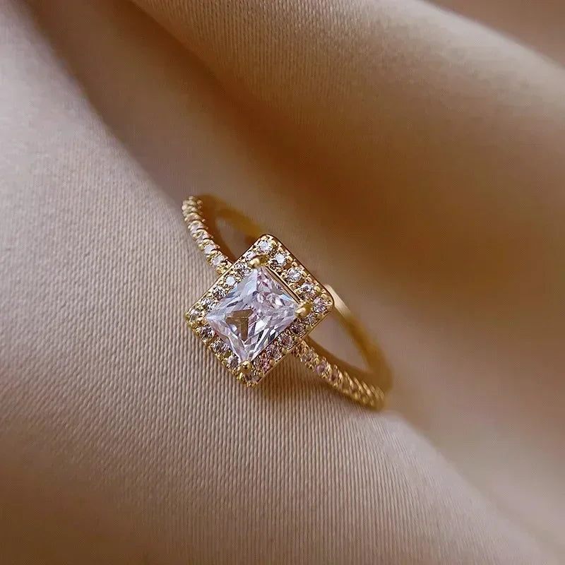 Hot Sales Fashion Retro Zircon Ring Simple Gold Color Acrylic Crystal Ring for Women Trendy Jewelry Accessories Adjustable Ring Femstylo