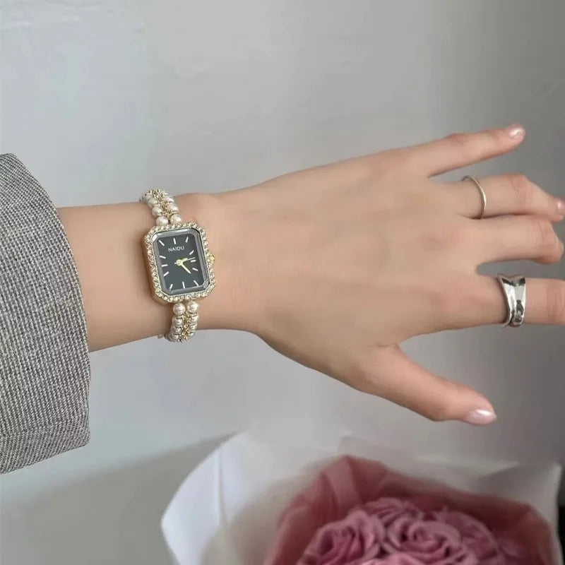 Luxury Women Bracelet Watch Fashion Small Square Dial Ladies Vintage Shell Pearls Chain Quartz Wristwatch Female Clock Wholesale Vera Lux