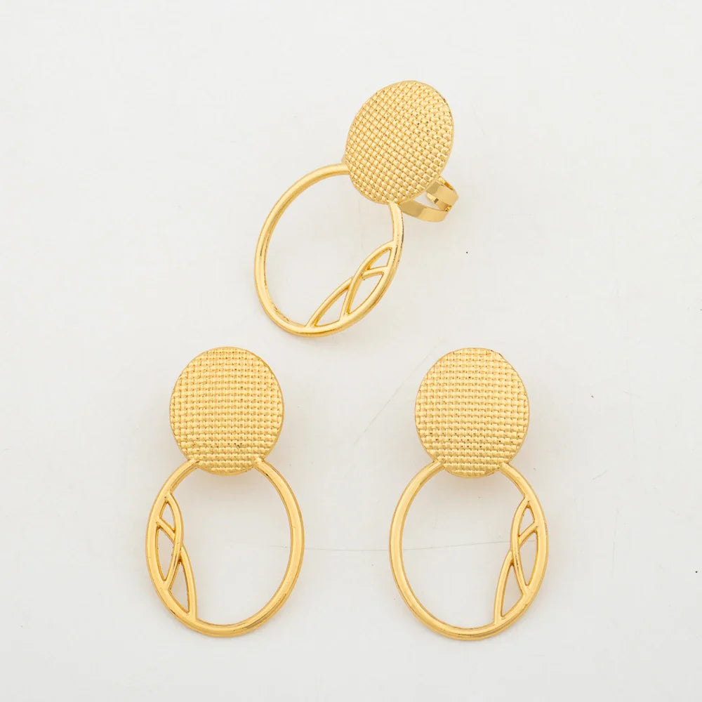 Luxury Earrings with Ring Jewelry Set for Party 18k Gold Color Clip Earrings and Finger Ring 2Pcs Set for Weddings Bridal Gifts Vera Lux