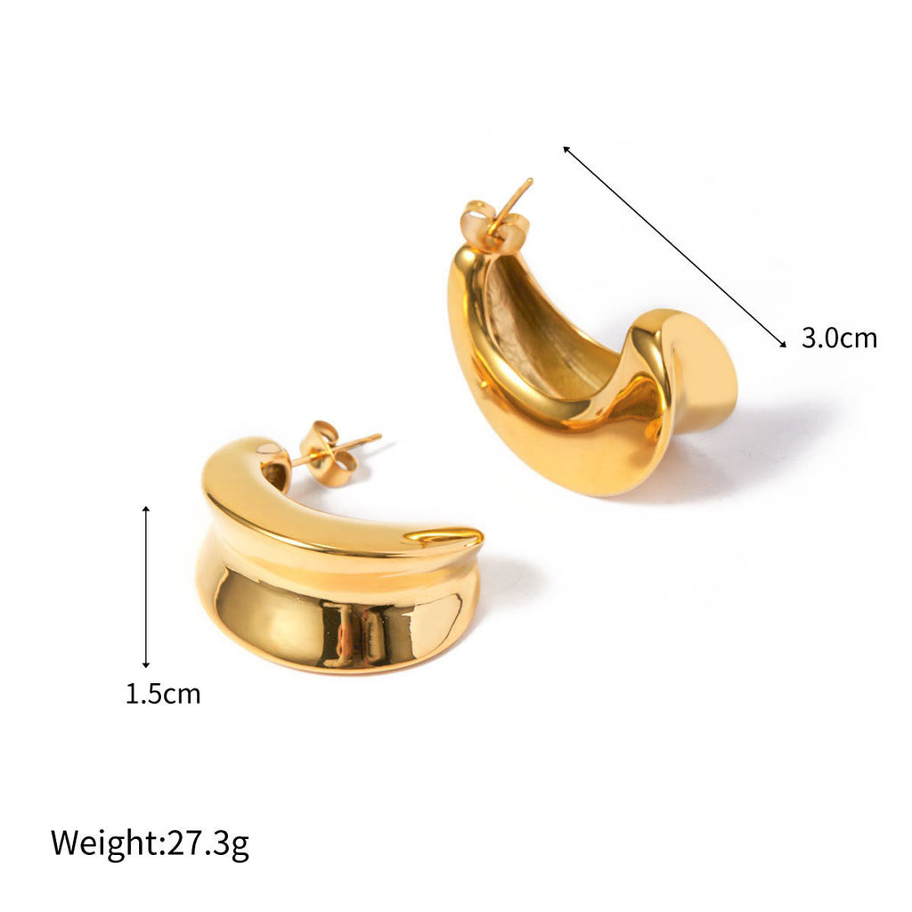 18k gold crescent-shaped design trendy and personalized earrings Vera Lux