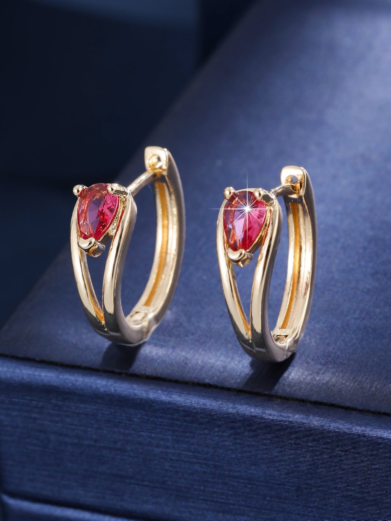 Simple And Stylish Water-drop Double-twist Ear Clips For Women Vera Lux