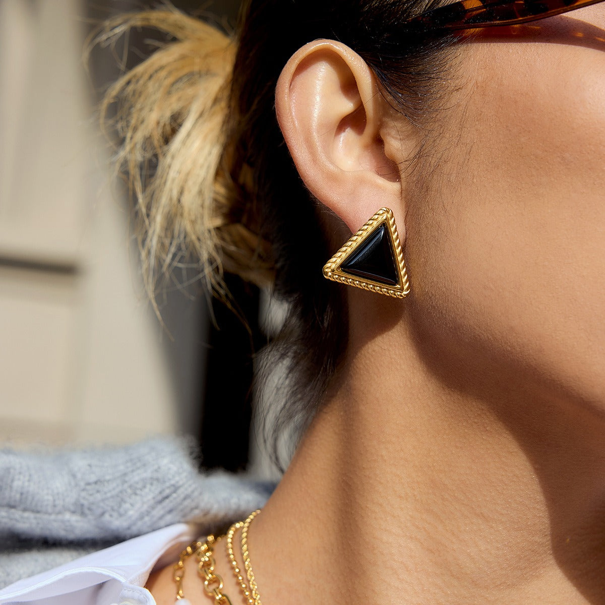 18K gold triangle black onyx stud earrings, a sophisticated and stylish accessory for autumn and winter. Vera Lux