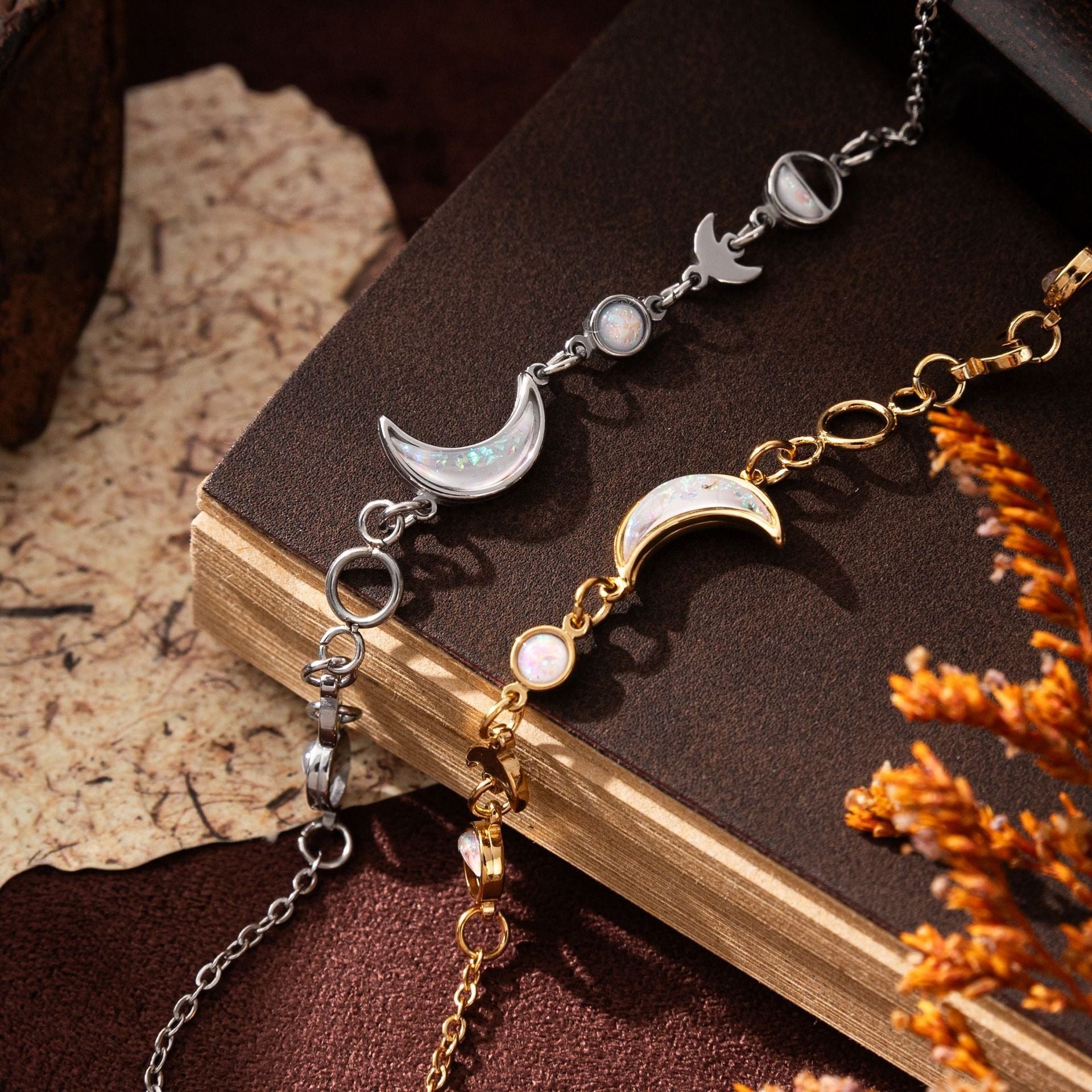 18k gold moon crescent gold-plated silver bracelet Vera Lux