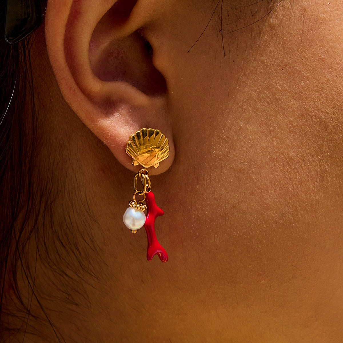 18K gold shell and coral design exquisite and noble earrings Vera Lux