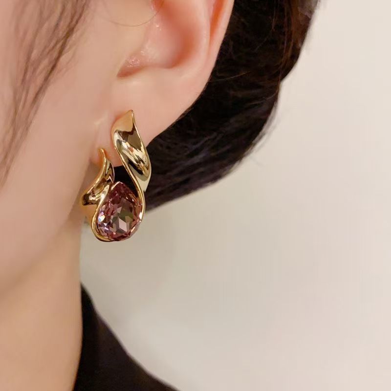 2026 Metal Teardrop Stud Earrings, European Retro Light Luxury Jewelry Vera Lux