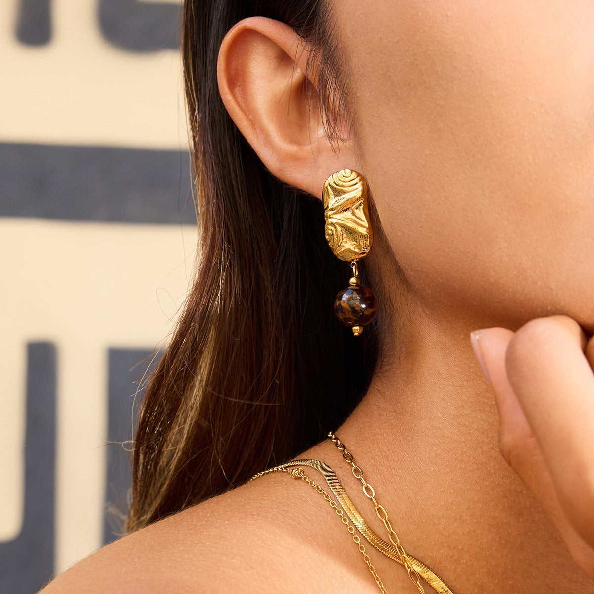 Light luxury and sophisticated titanium steel earrings for autumn and winter. Vera Lux