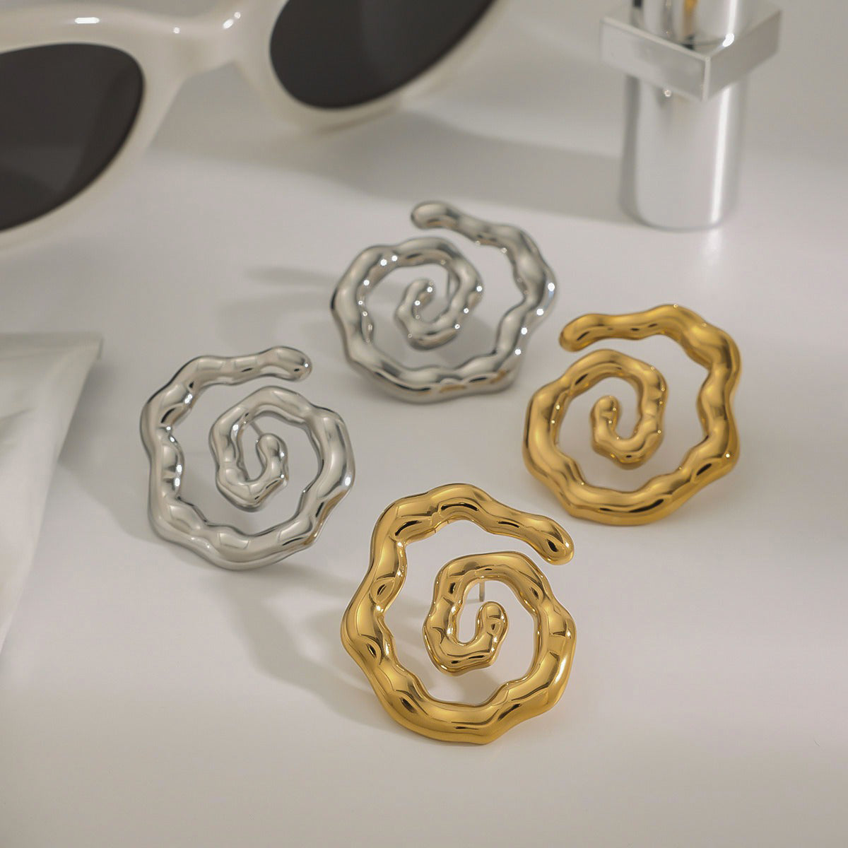 18K gold hollow thread with texture design simple and elegant earrings Vera Lux