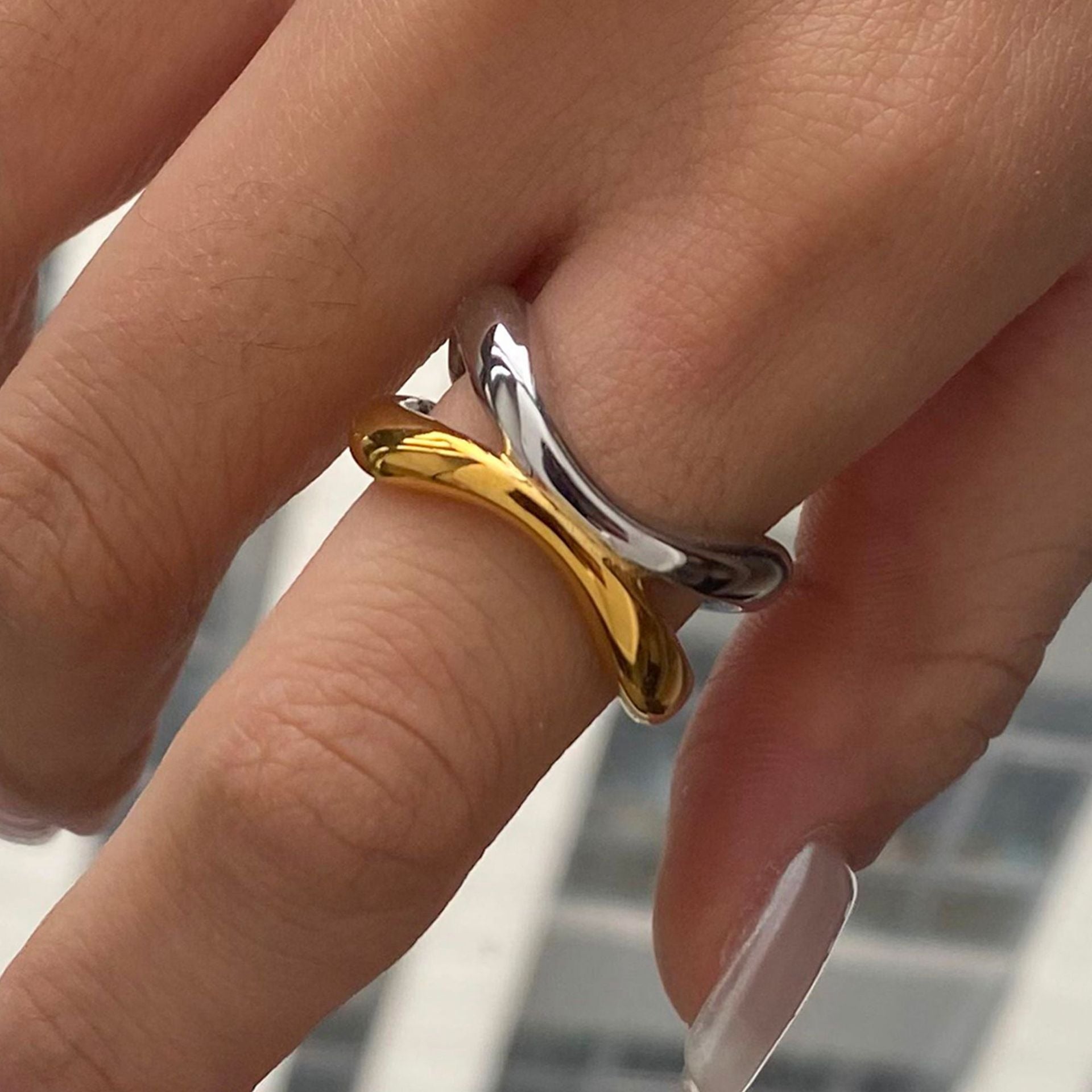 18K gold geometric lines with gold and silver color matching design simple and elegant ring Vera Lux