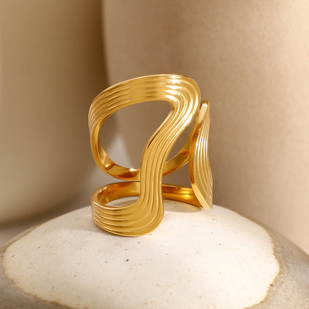 18K gold earrings, rings, and bracelets for a luxurious and high-end look Vera Lux