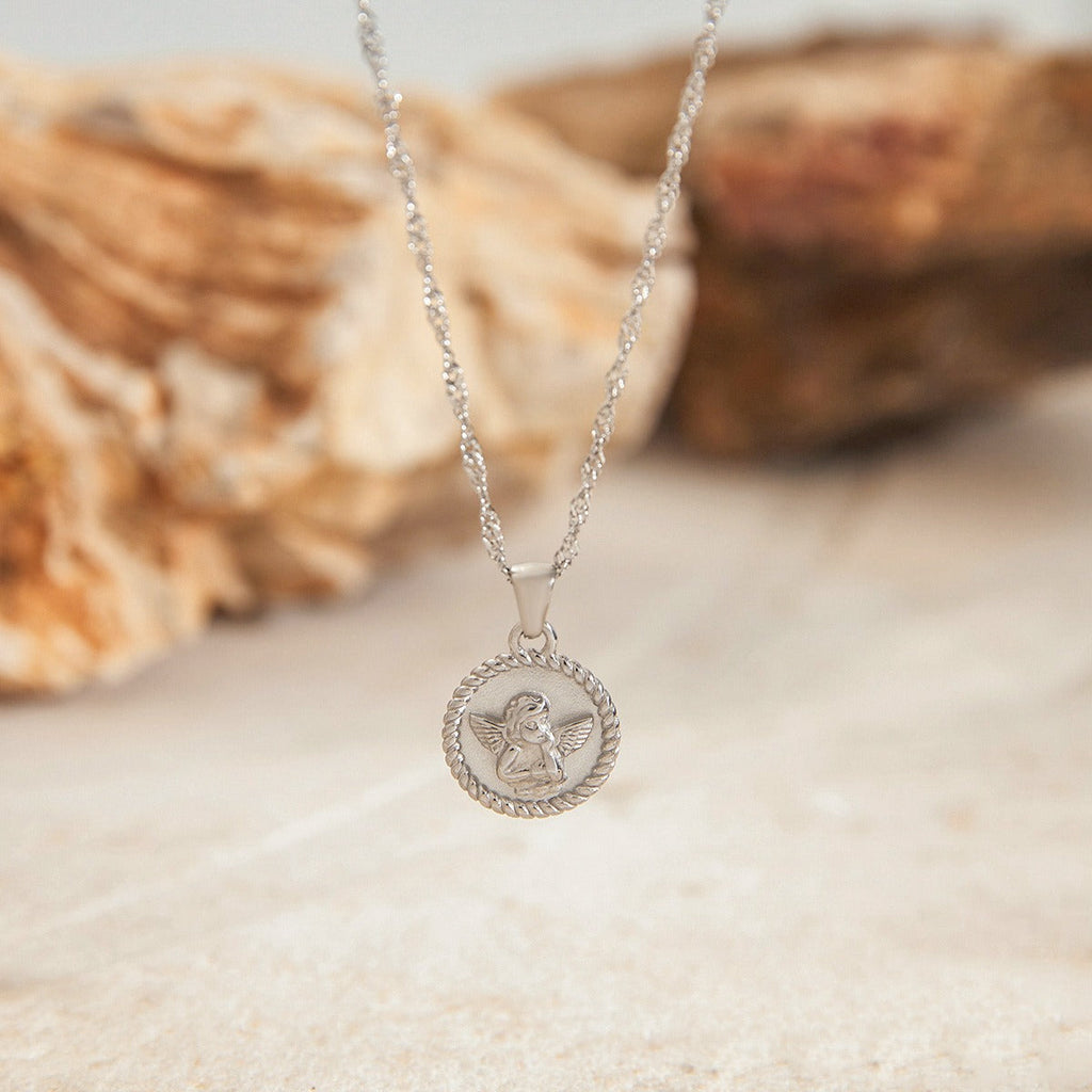 Round necklace with angel pattern design, classic and fashionable Vera Lux