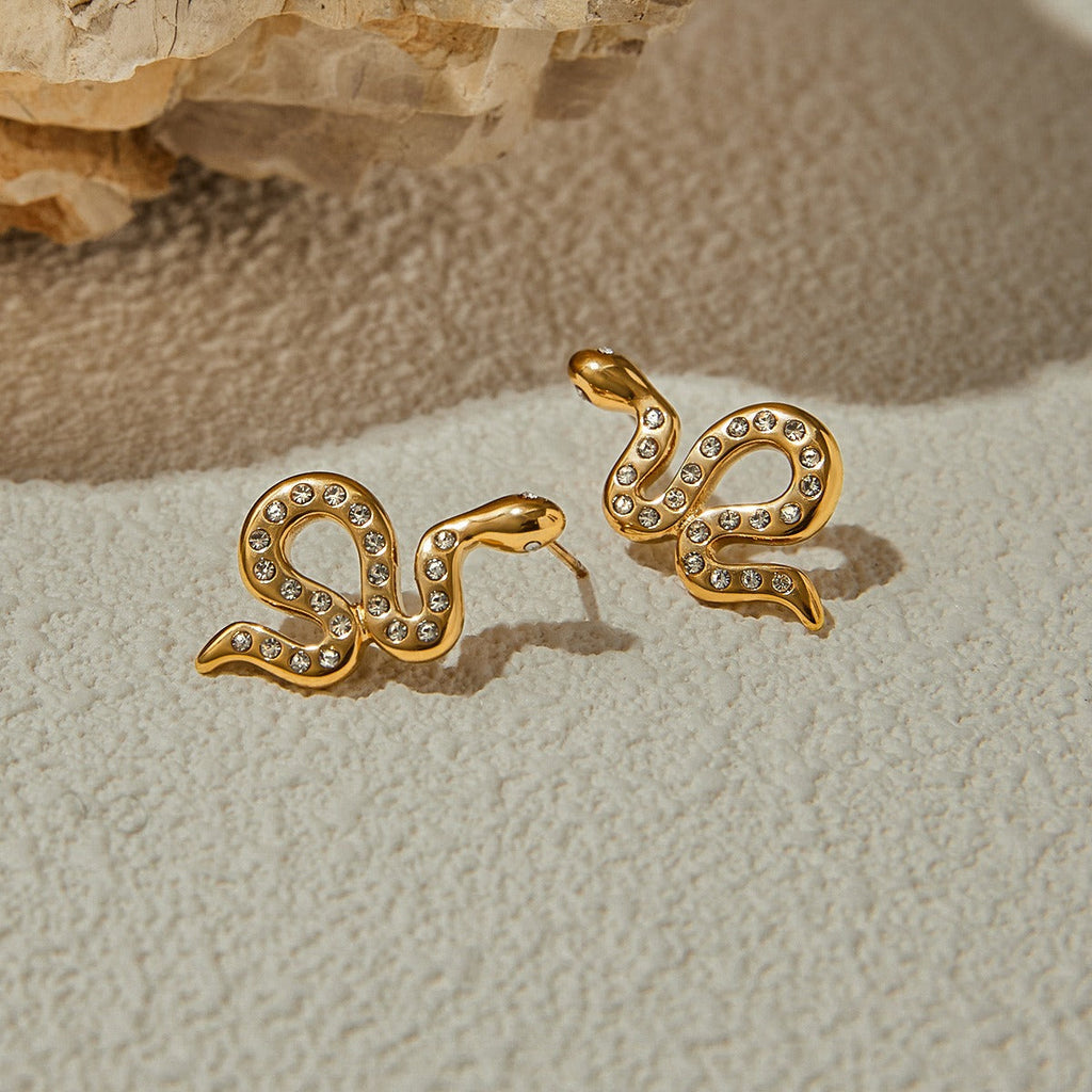 18K gold snake-shaped diamond-studded earrings with exquisite design Vera Lux