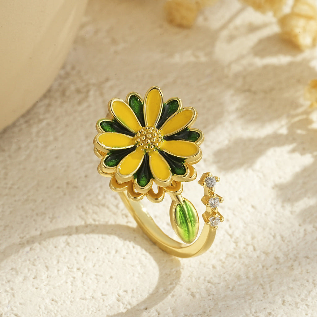 Rotatable Flower-shaped Gold-plated Ring Vera Lux
