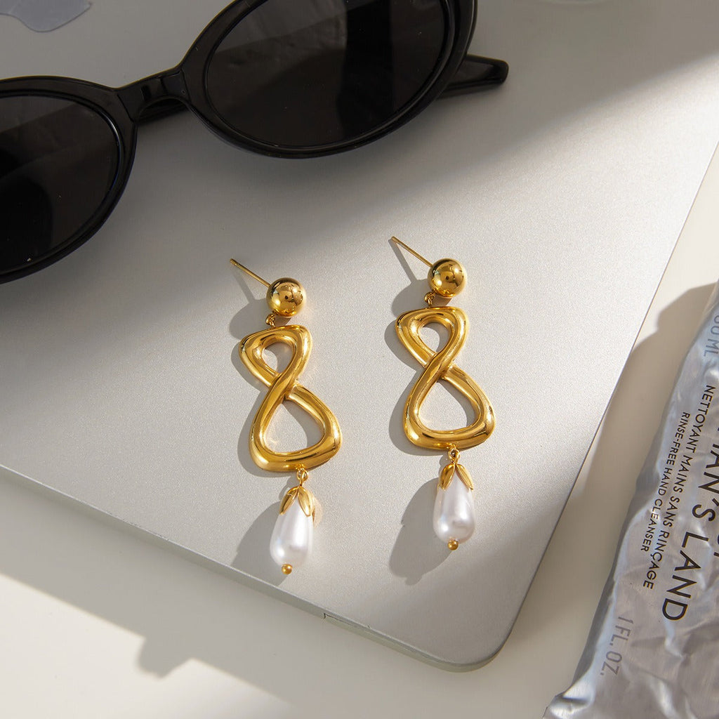 18K gold figure-eight shaped titanium steel earrings for autumn and winter. Vera Lux