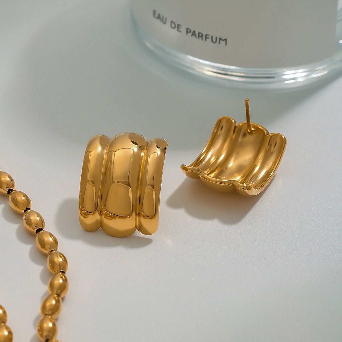 18k gold C-shaped wide face with striped design, fashionable and simple earrings Vera Lux