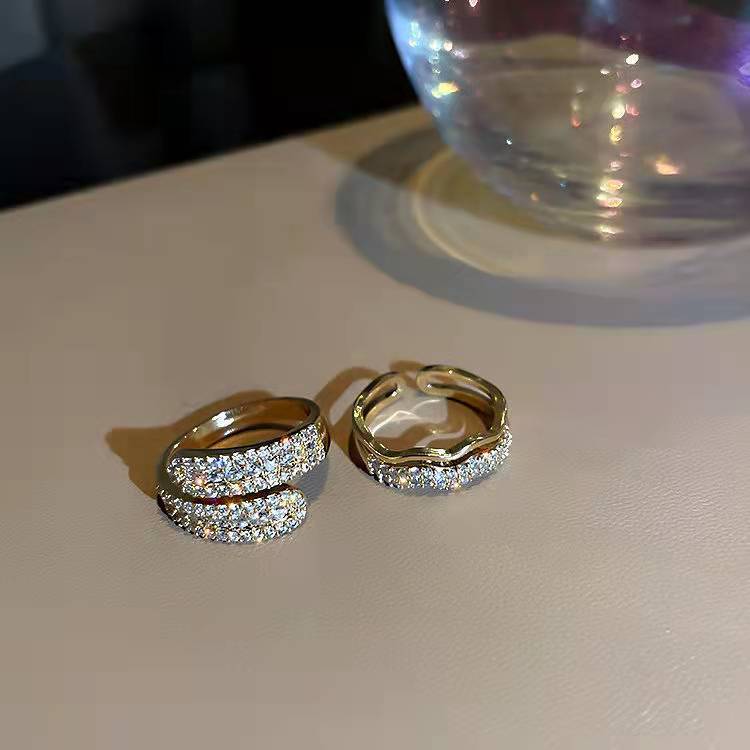 Fashionable High-end Elegant Womens Ring Vera Lux