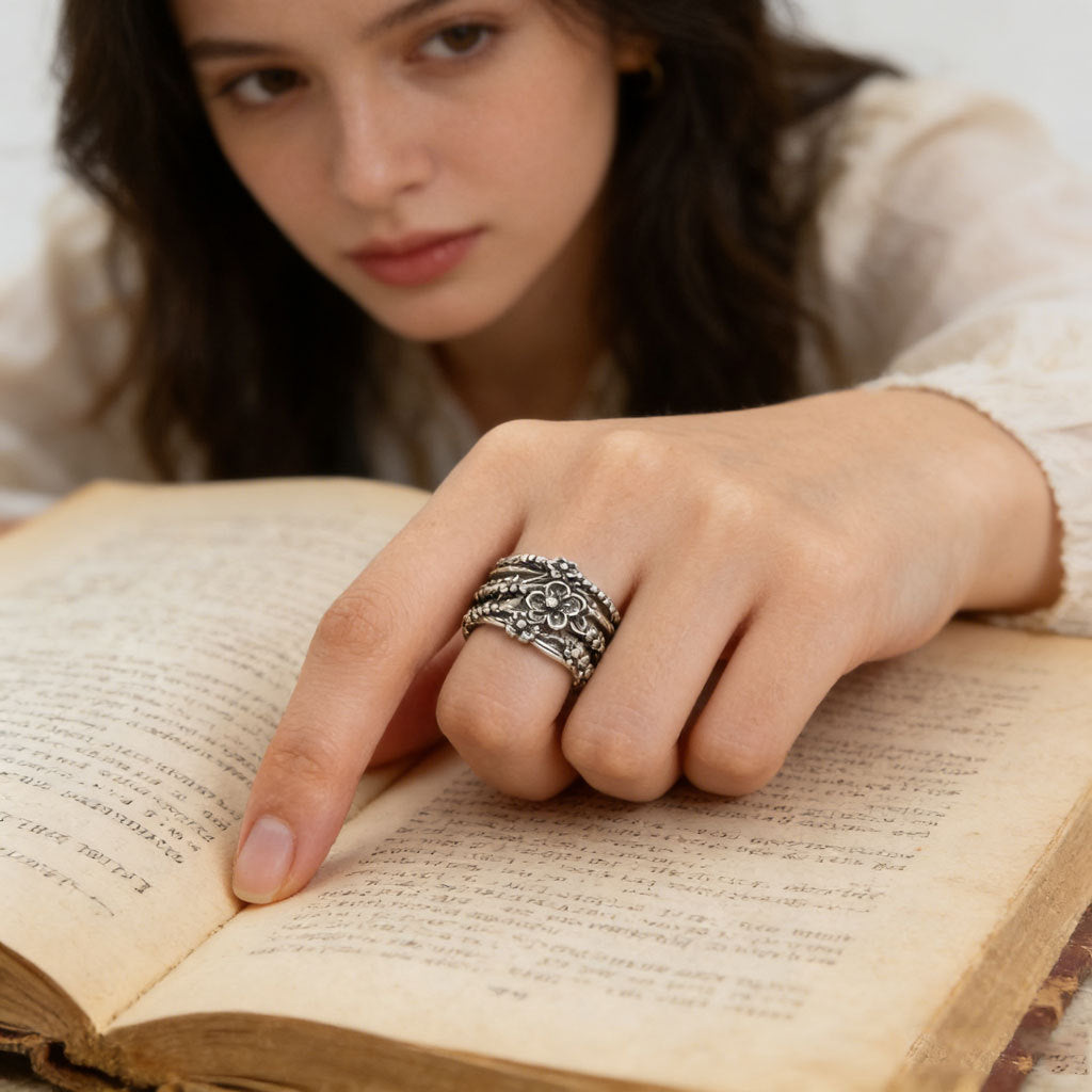 Retro Hollow Carved Ring For Women Distressed Vintage Style Vera Lux