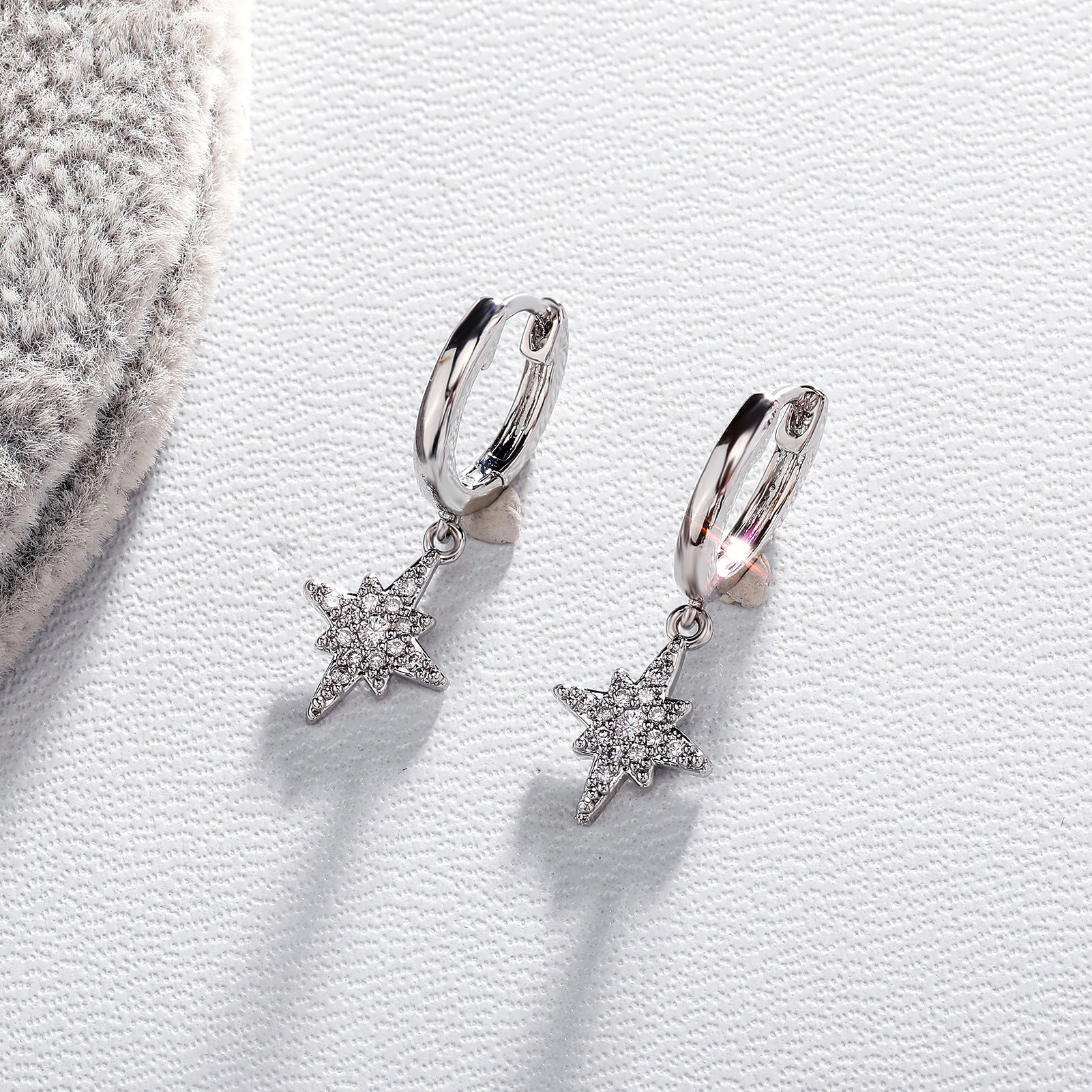 Close-set Zircon Cool Temperament Earrings Vera Lux