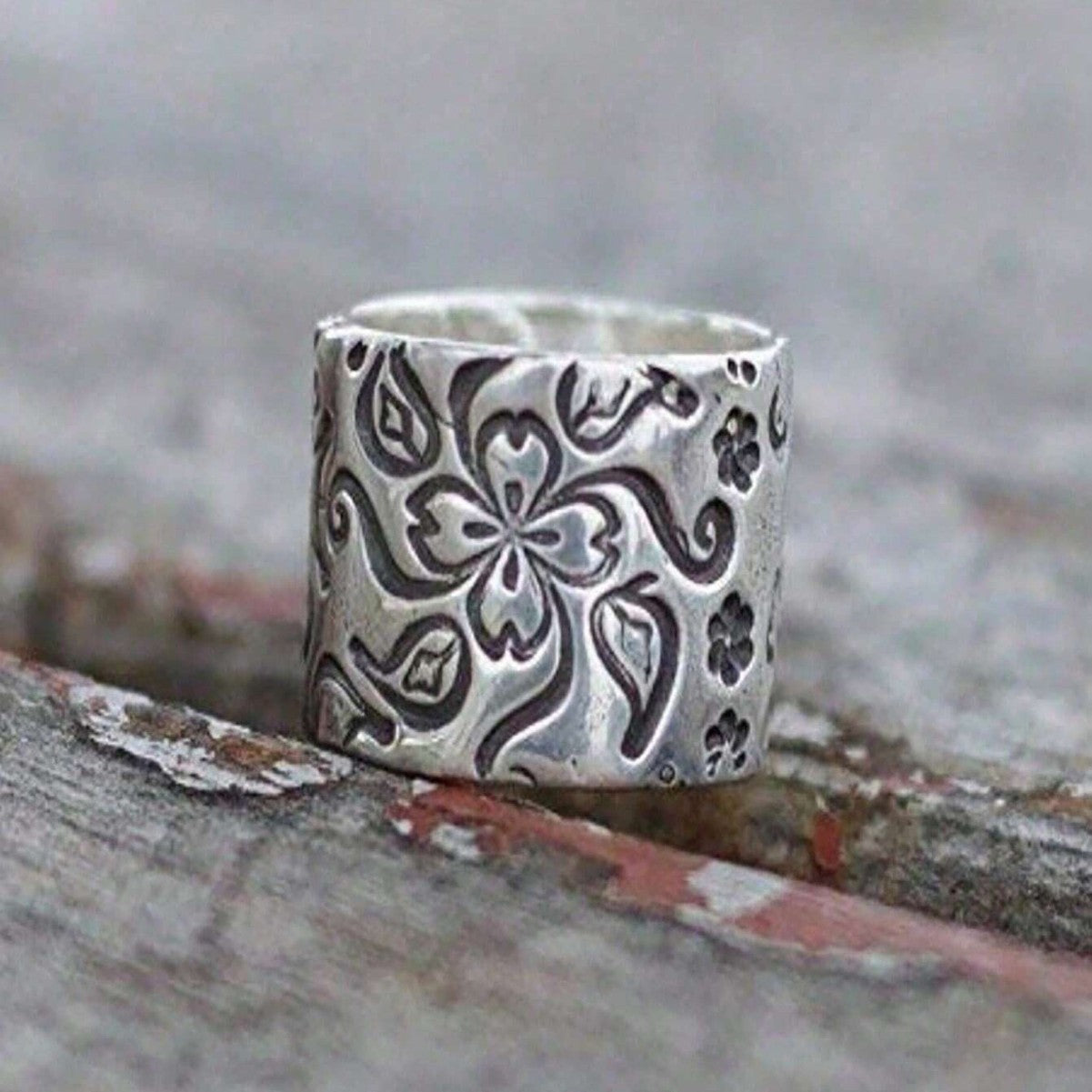 Carved High-end Chic Niche Hand Jewelry Ring Vera Lux