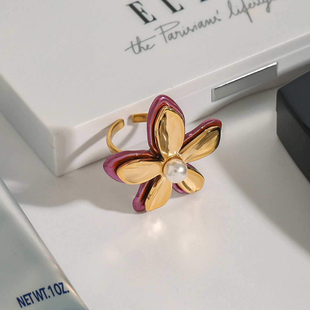 18K gold flower-shaped inlaid pearls exquisite design noble ring Vera Lux