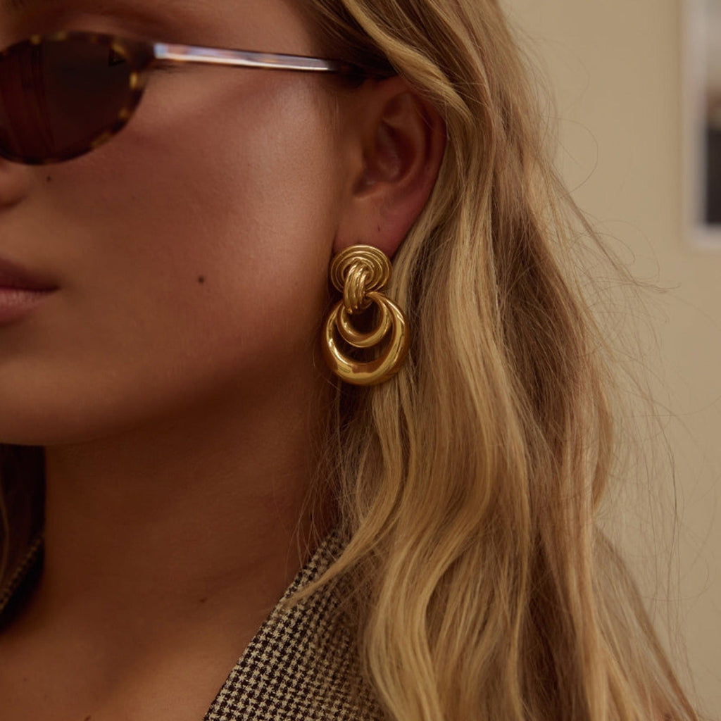 18K gold hollow crescent design classic and fashionable earrings Vera Lux