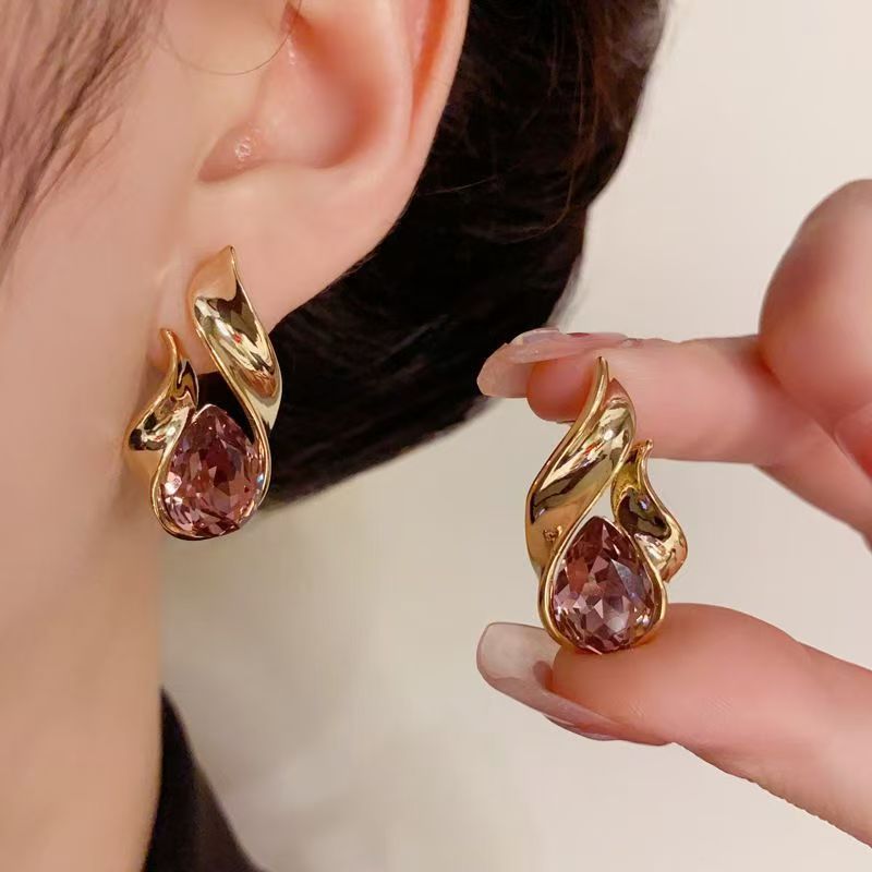 2026 Metal Teardrop Stud Earrings, European Retro Light Luxury Jewelry Vera Lux