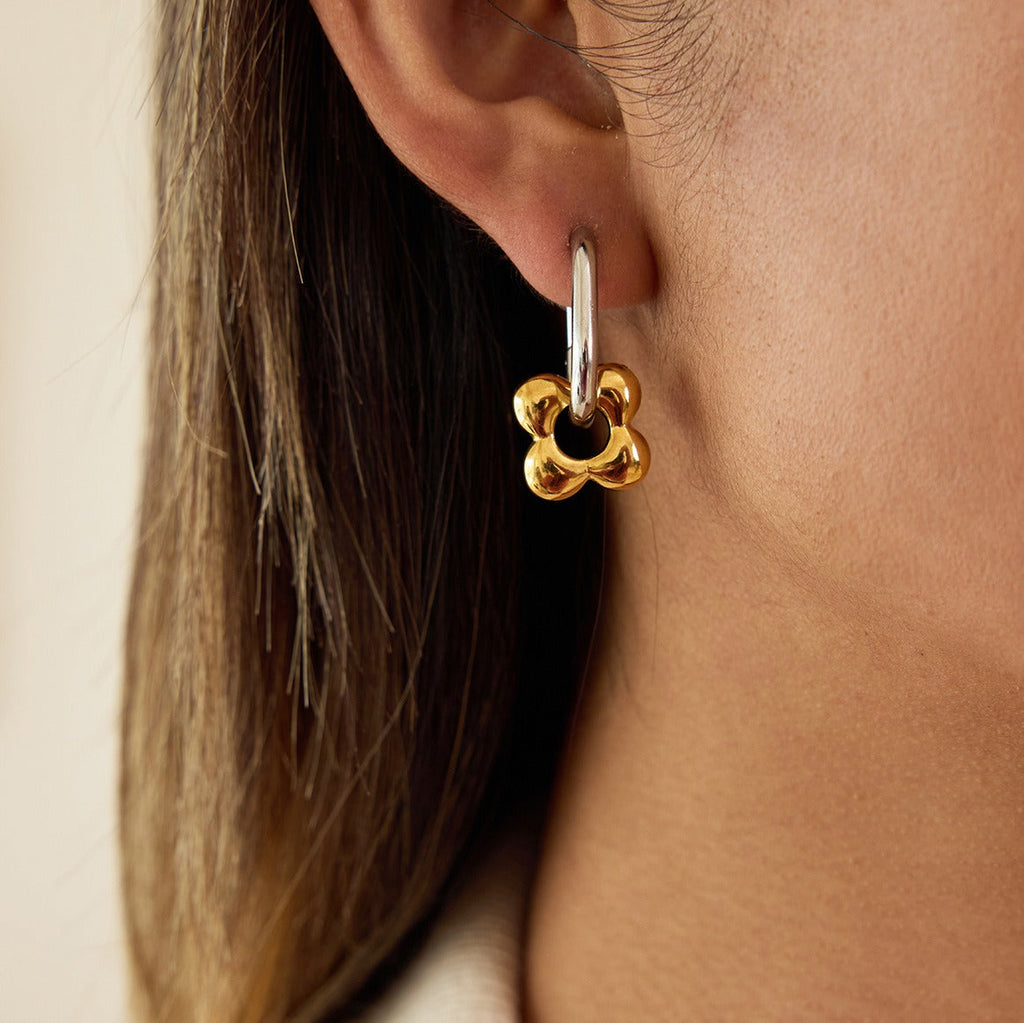 18K gold lightweight luxury high-end flower hoop earrings Vera Lux