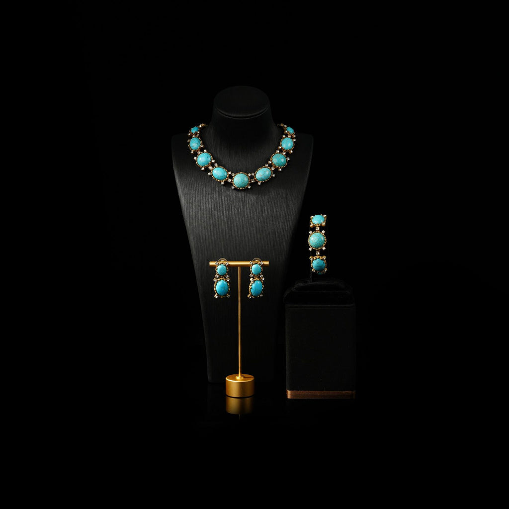 Retro-style, Fashionably Luxurious Earring And Necklace Set Vera Lux