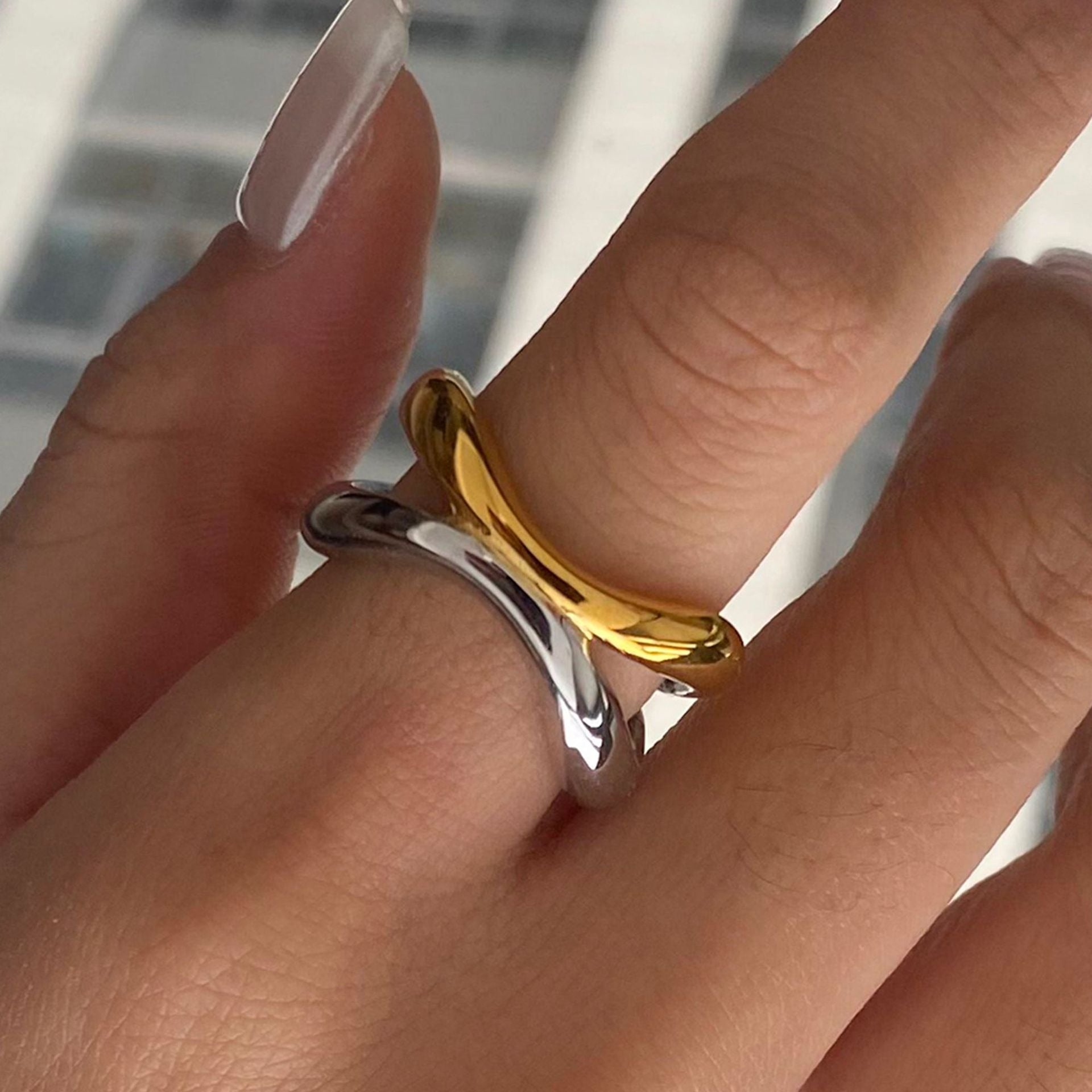 18K gold geometric lines with gold and silver color matching design simple and elegant ring Vera Lux