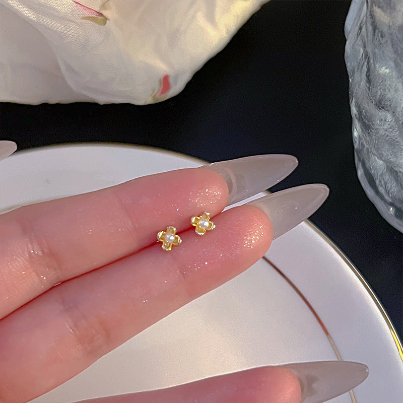 Dainty Gold Heart Stud Earrings Women All-match Casual Wearable Sleeping Earrings Vera Lux