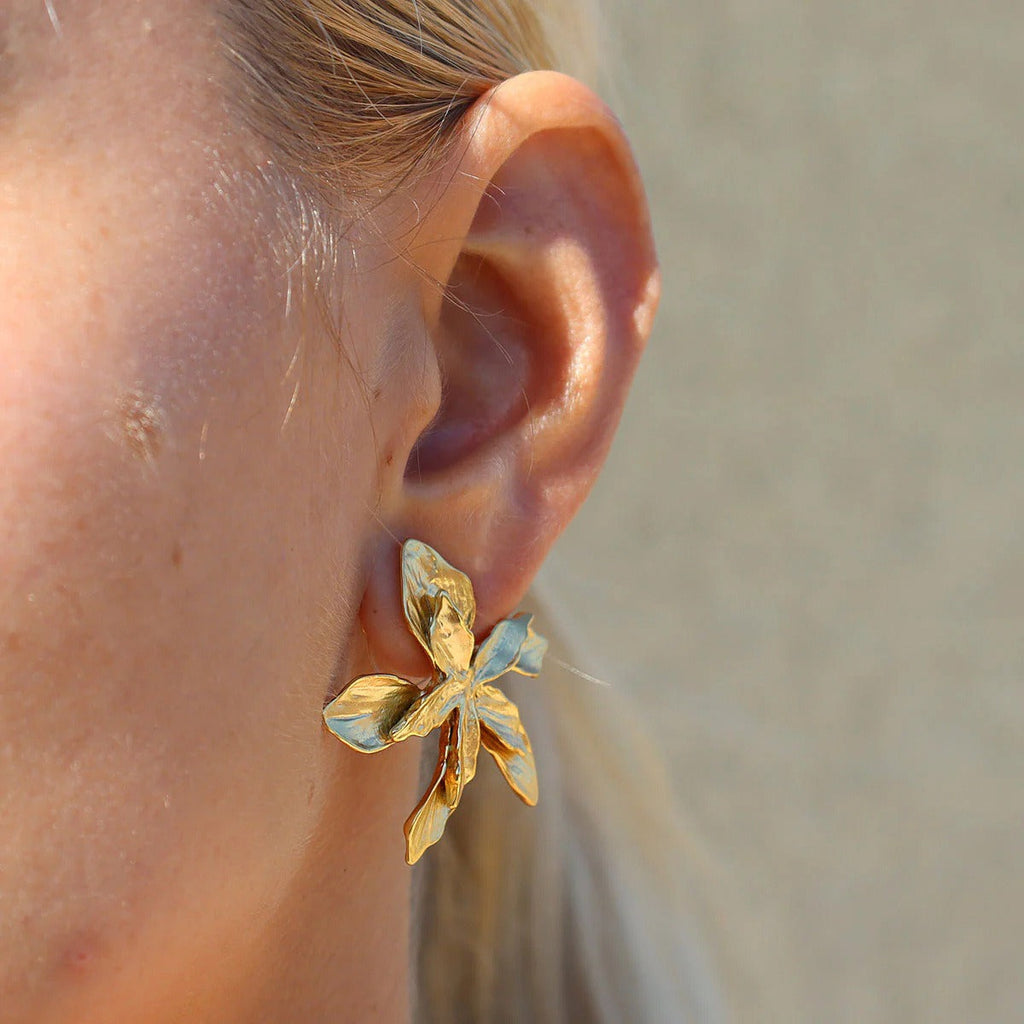18K gold flowers with gold and silver color matching design exquisite and fashionable earrings Vera Lux