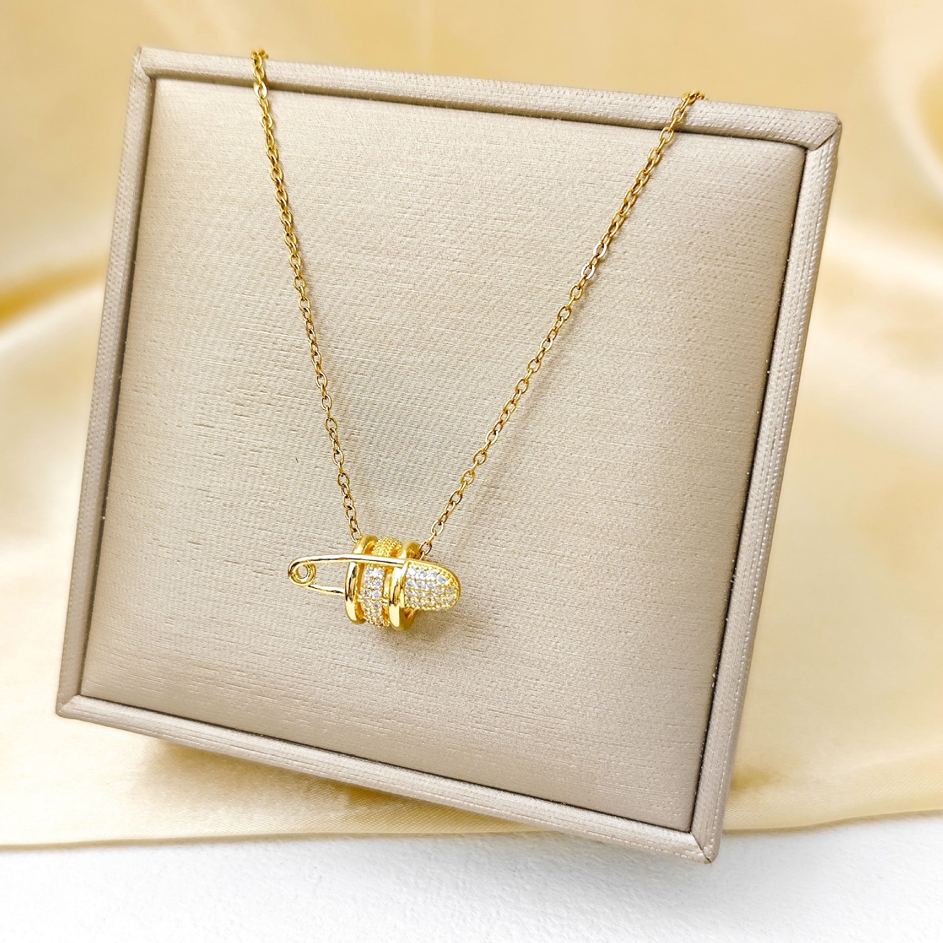 New Style Niche Diamond-Encrusted Pendant Minimalist Elegant All-Match Necklace Vera Lux