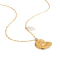 18K gold conch-shaped necklace with pearl design Vera Lux