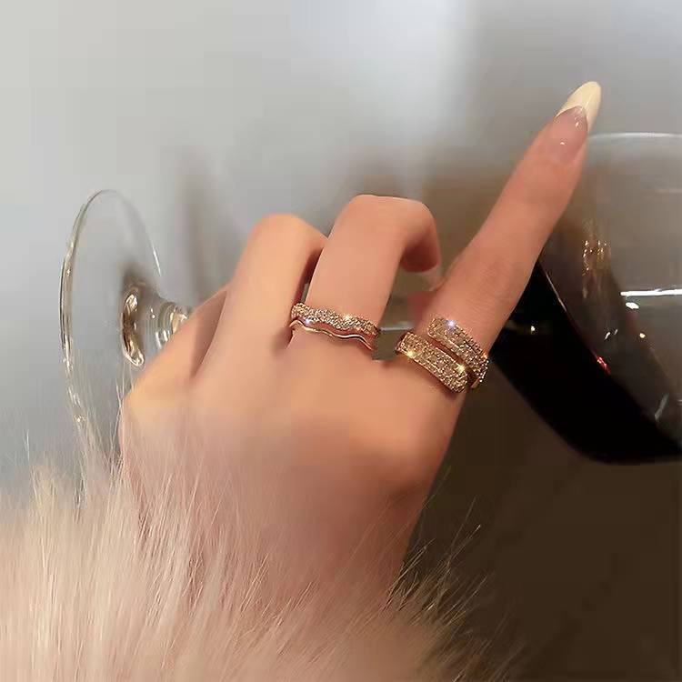 Fashionable High-end Elegant Womens Ring Vera Lux