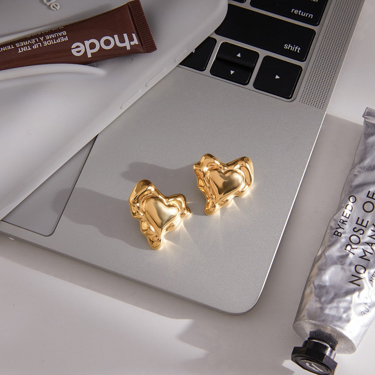 Heart-shaped stud earrings, high-end autumn/winter jewelry. Vera Lux
