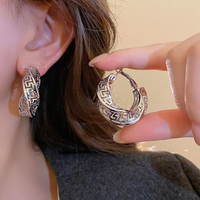 Silver Needle Twisted Hollow Hoop Earrings, European American Style, Unique Niche High-end Ear Jewelry For Women Vera Lux