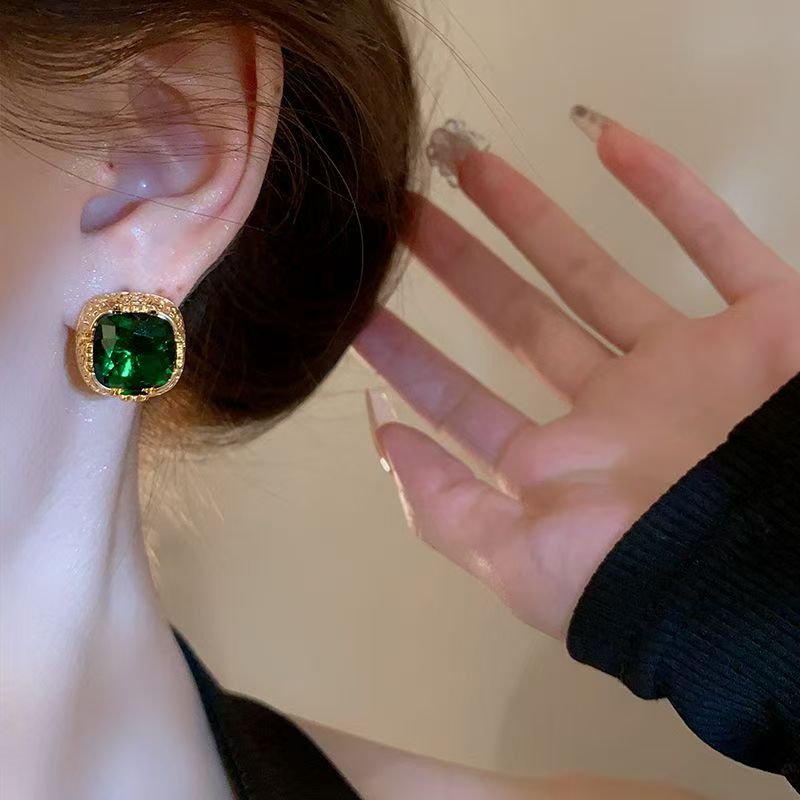 Silver Post Emerald Stud Earrings, Light Luxury Niche Unique Design, 2026 Hot Elegant Ear Jewelry Vera Lux