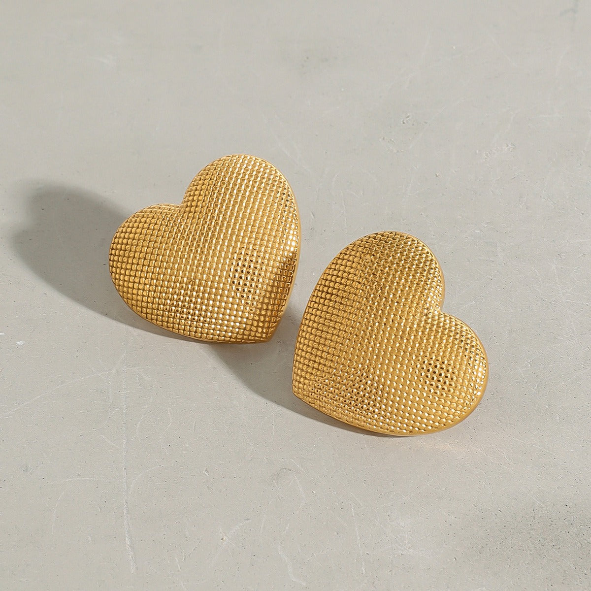 18k gold heart-shaped earrings with grainy design Vera Lux