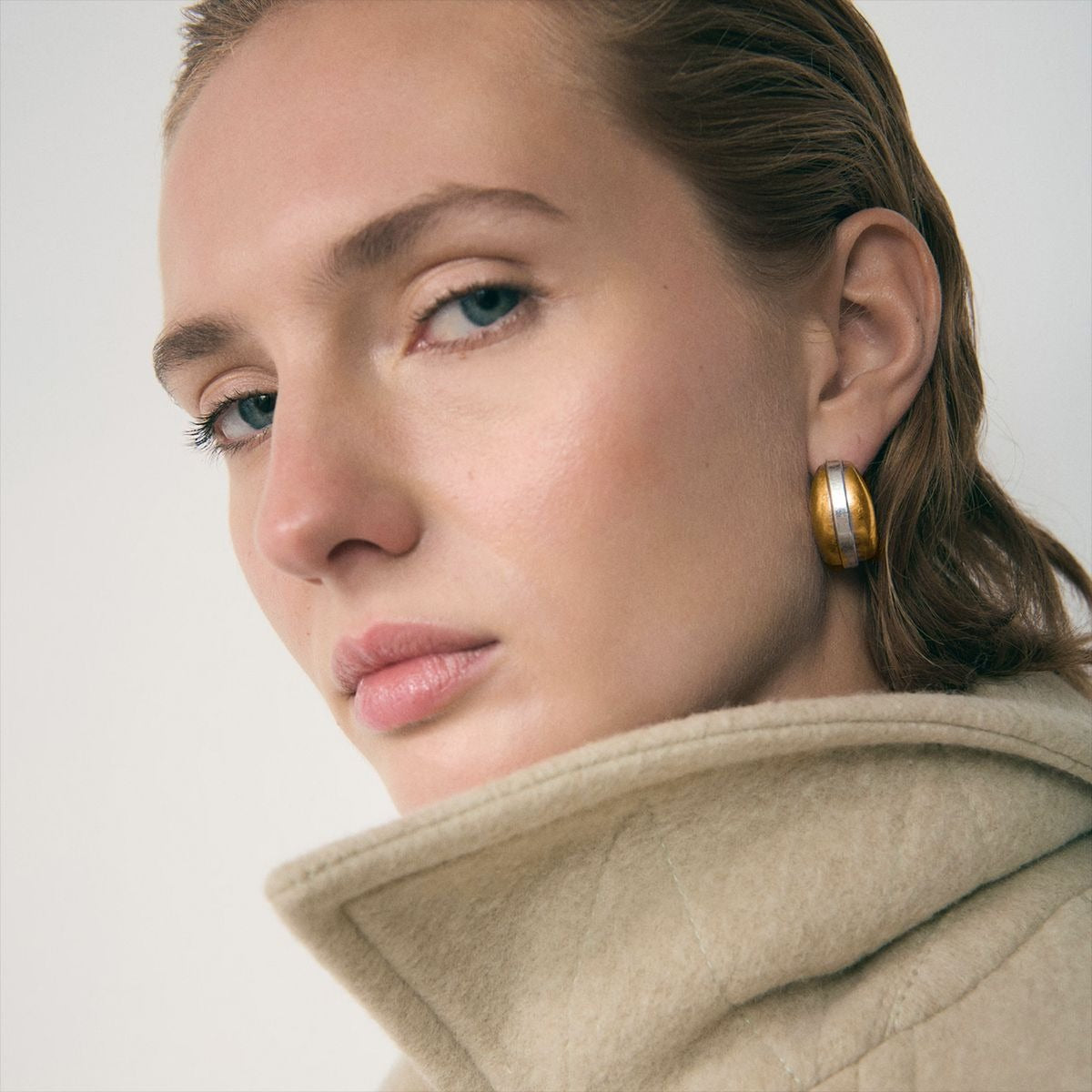 18k gold teardrop-shaped earrings with gold and silver color matching design, simple and unique Vera Lux