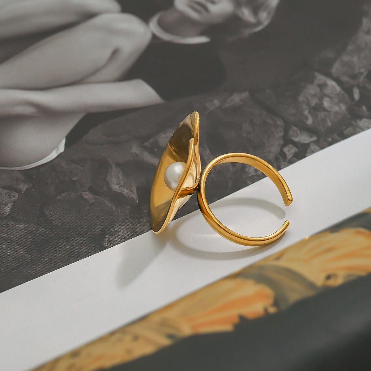 18K gold geometric inlaid pearl design classic simple ring Vera Lux